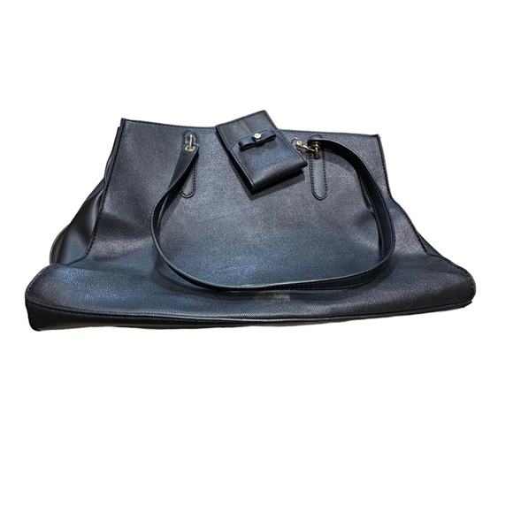 Anne Klein Black Leather Purse with Zip Closure - Picture 2 of 12